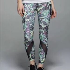 LULULEMON Iridescent Multi/ Naval Blue INSPIRE TIGHT/ Crop Pants size 4 XS